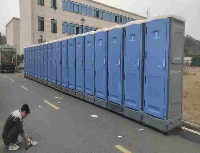 如何正確處理移動(dòng)廁所的糞便問題？